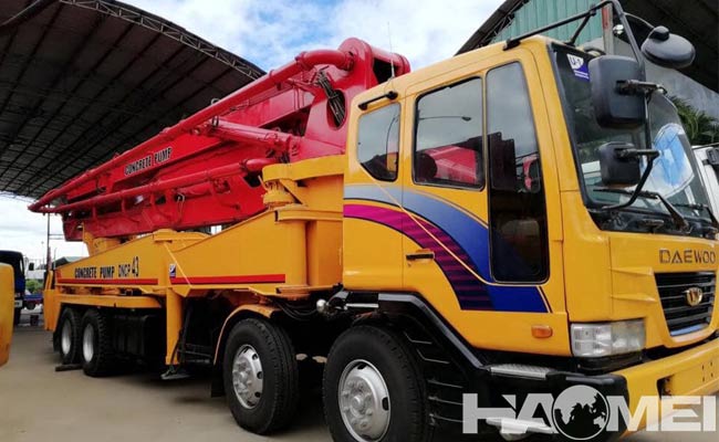 how much does a concrete pump truck cost